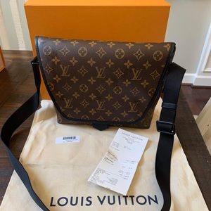LV messenger bag org box & dust cloth, zippy wallet, checkbook. Org receipt